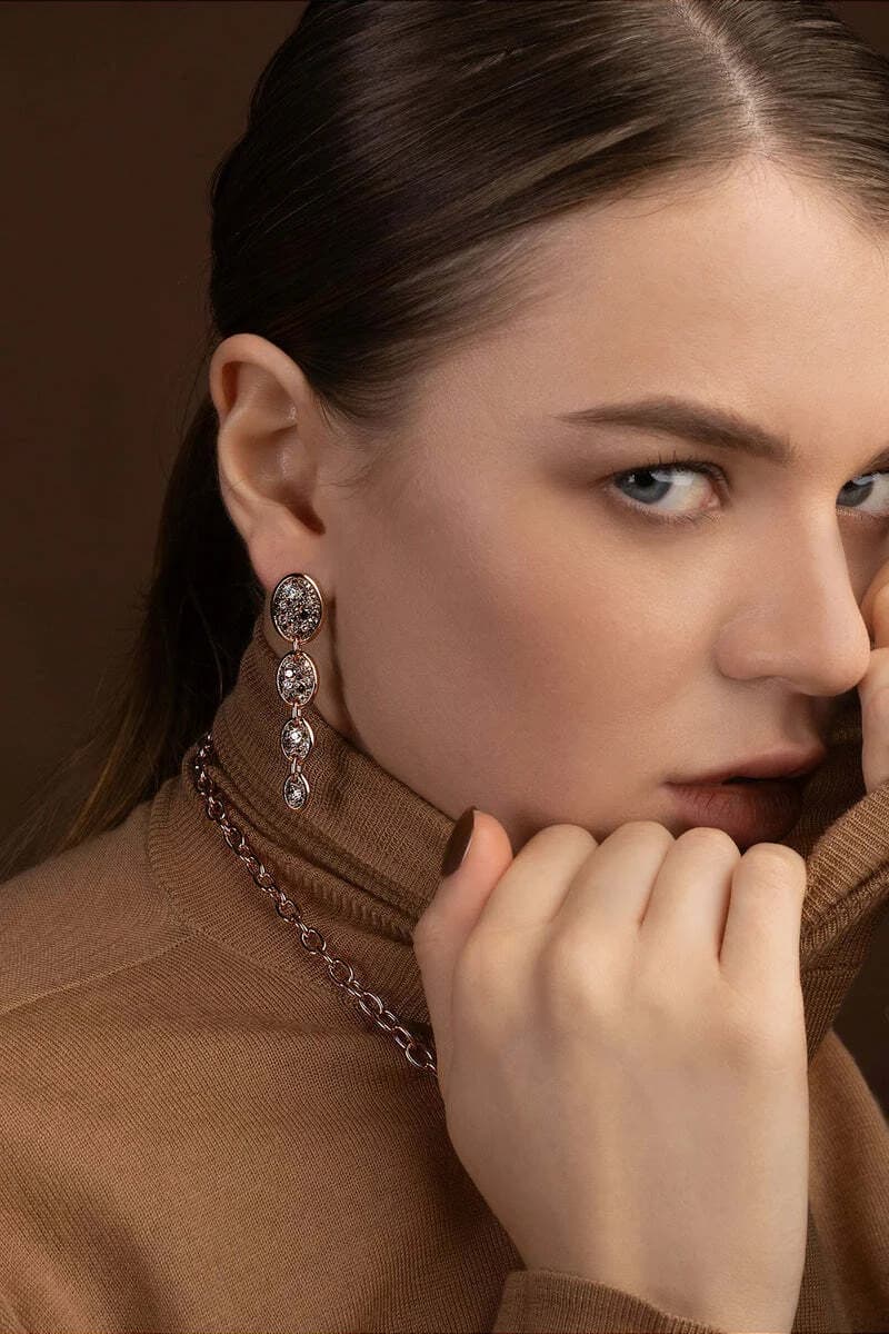 Boucles d'oreilles pendantes APM Monaco Festival ovales chocolat plaqué or rose 18 carats - Réf. PE15363M vue 3