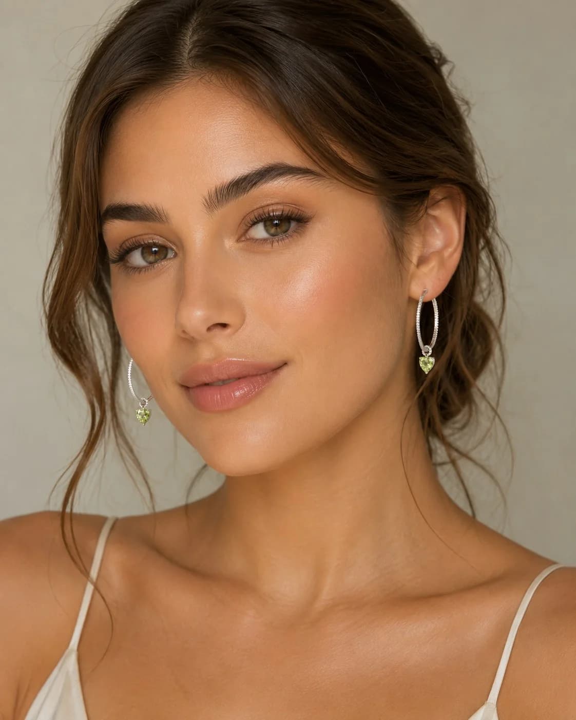 Boucles d'oreilles créoles APM MONACO en argent motif coeur vue 2