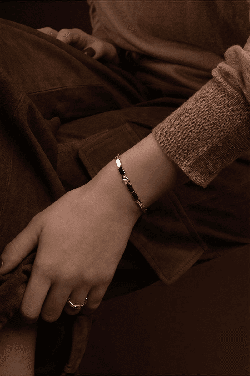 Bracelet APM Monaco Yacht Club plaqué or rose 18 carats pavé de cristaux vue 3