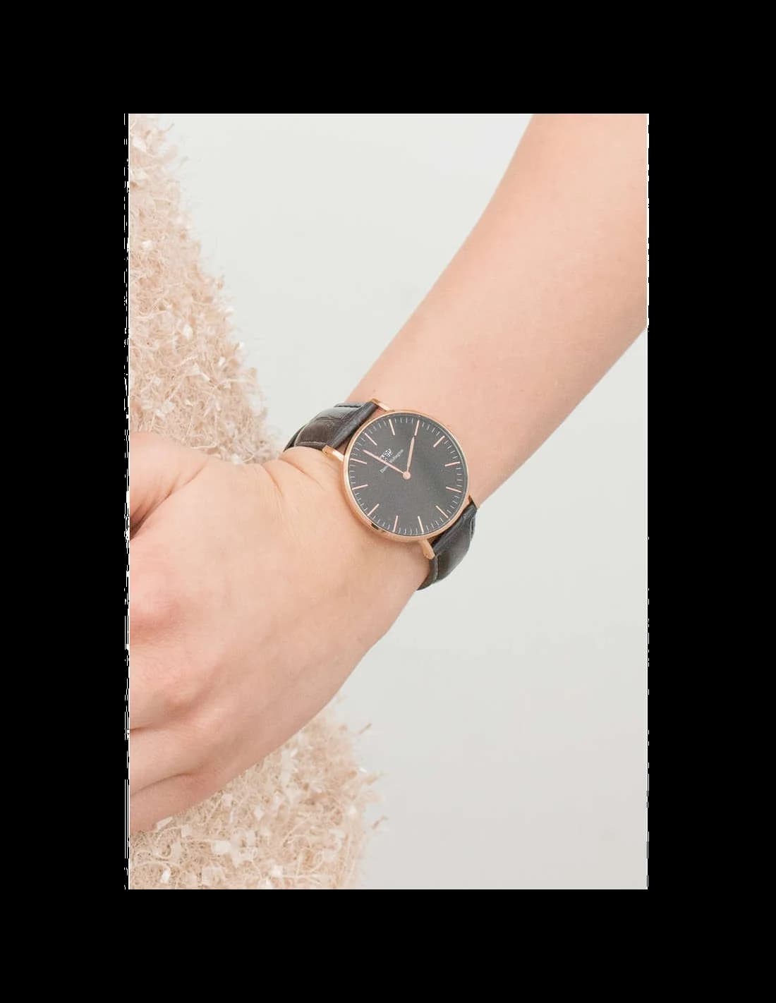 Zoom sur le cadran noir du Daniel Wellington DW00100141