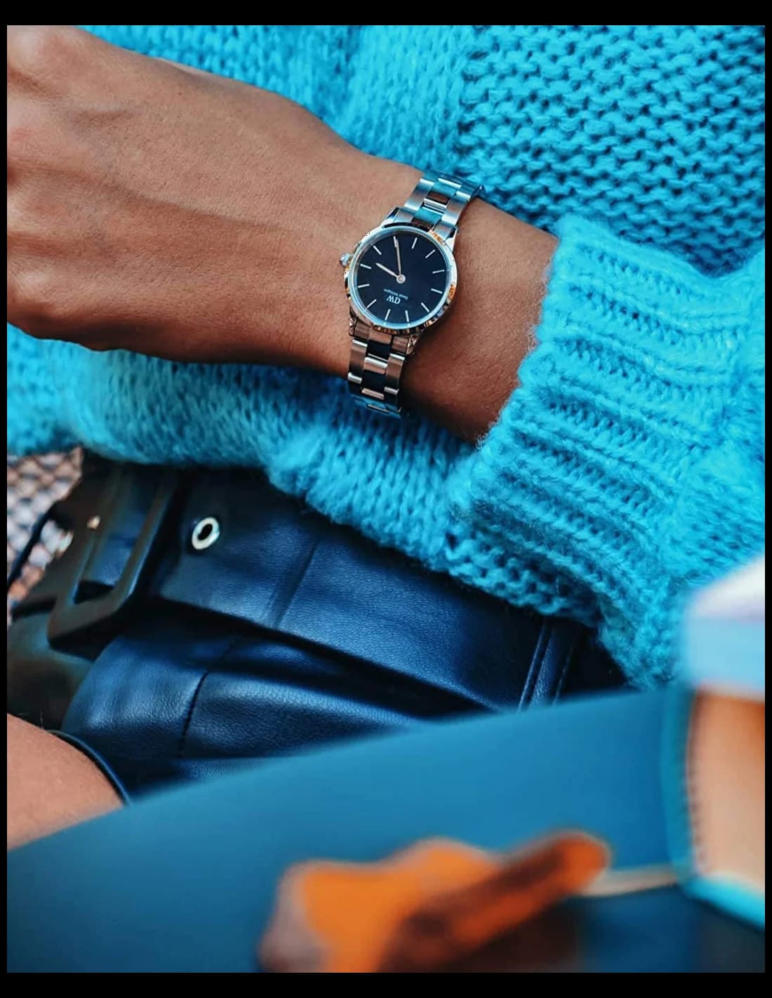 Lunette boîtier Daniel Wellington DW00100208 présente lunette lisse polie et boîtier fin de 28mm en acier inoxydable