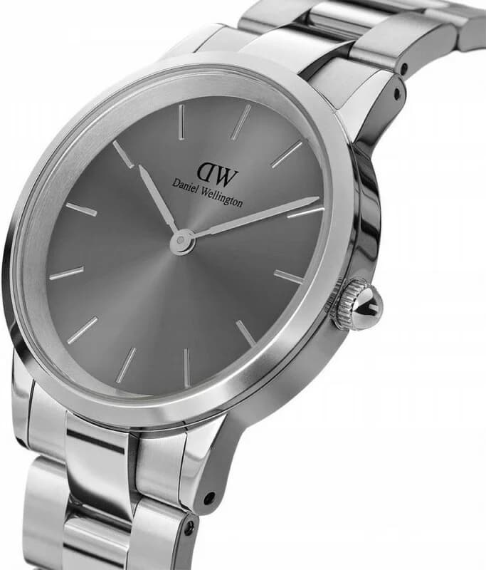 Visage cadran Daniel Wellington DW00100328 avec index linéaires polis et aiguilles en acier doré, lisibilité épurée