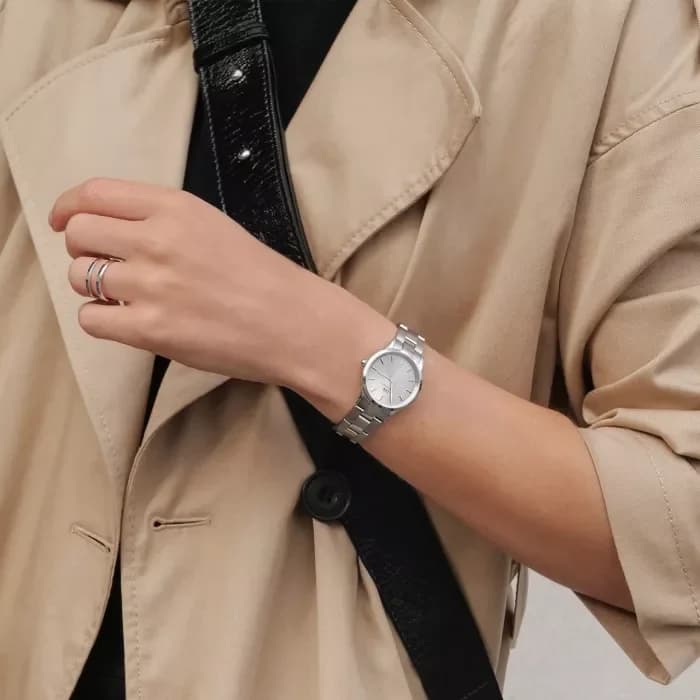 Montre Daniel Wellington DW00100402 femme détail bracelet acier