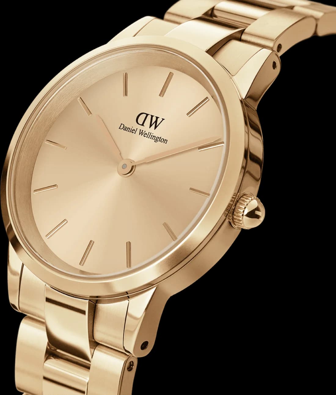 Visage cadran Daniel Wellington DW00100403 affichant index bâtons polis et aiguilles dorées en acier inoxydable