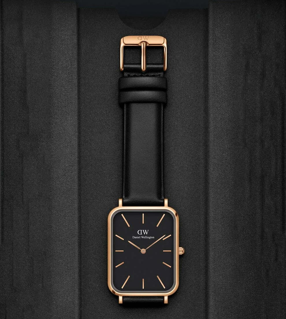Lunette boîtier Daniel Wellington DW00100449 rectangulaire en acier PVD or rose, finition polie, forme épurée et verre minéral résistant aux rayures