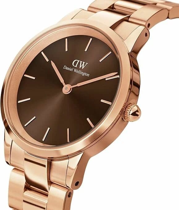 Visage cadran Daniel Wellington DW00100463 avec index bâtons polis, aiguilles dorées, mouvement quartz précis sans complications