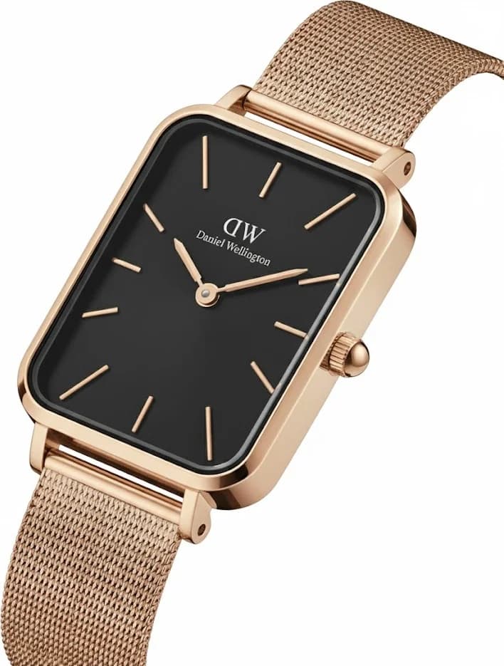 Visage cadran Daniel Wellington DW00100466 dévoile un motif Pressed Melrose, index bâton polis or rose et aiguilles fines assorties, sans date