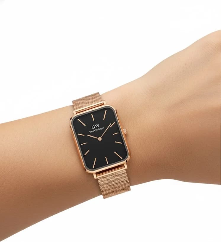 Lunette boîtier Daniel Wellington DW00100466 carrée en acier inoxydable revêtu or rose, verre minéral bombé, profil fin 6 mm, étanchéité 3 ATM