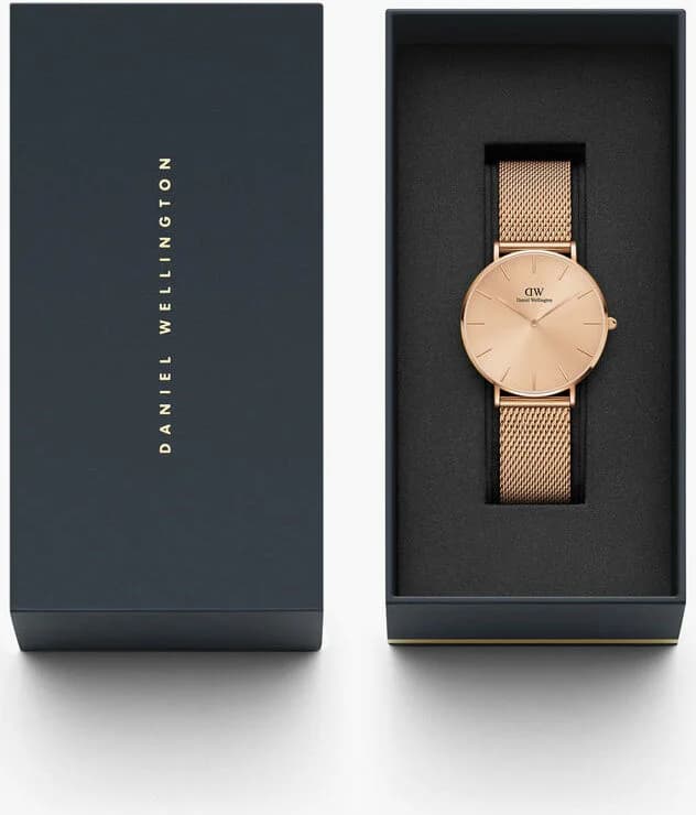 Lunette boîtier Daniel Wellington DW00100470 en acier inoxydable plaqué or rose, lunette lisse et profil fin élégant