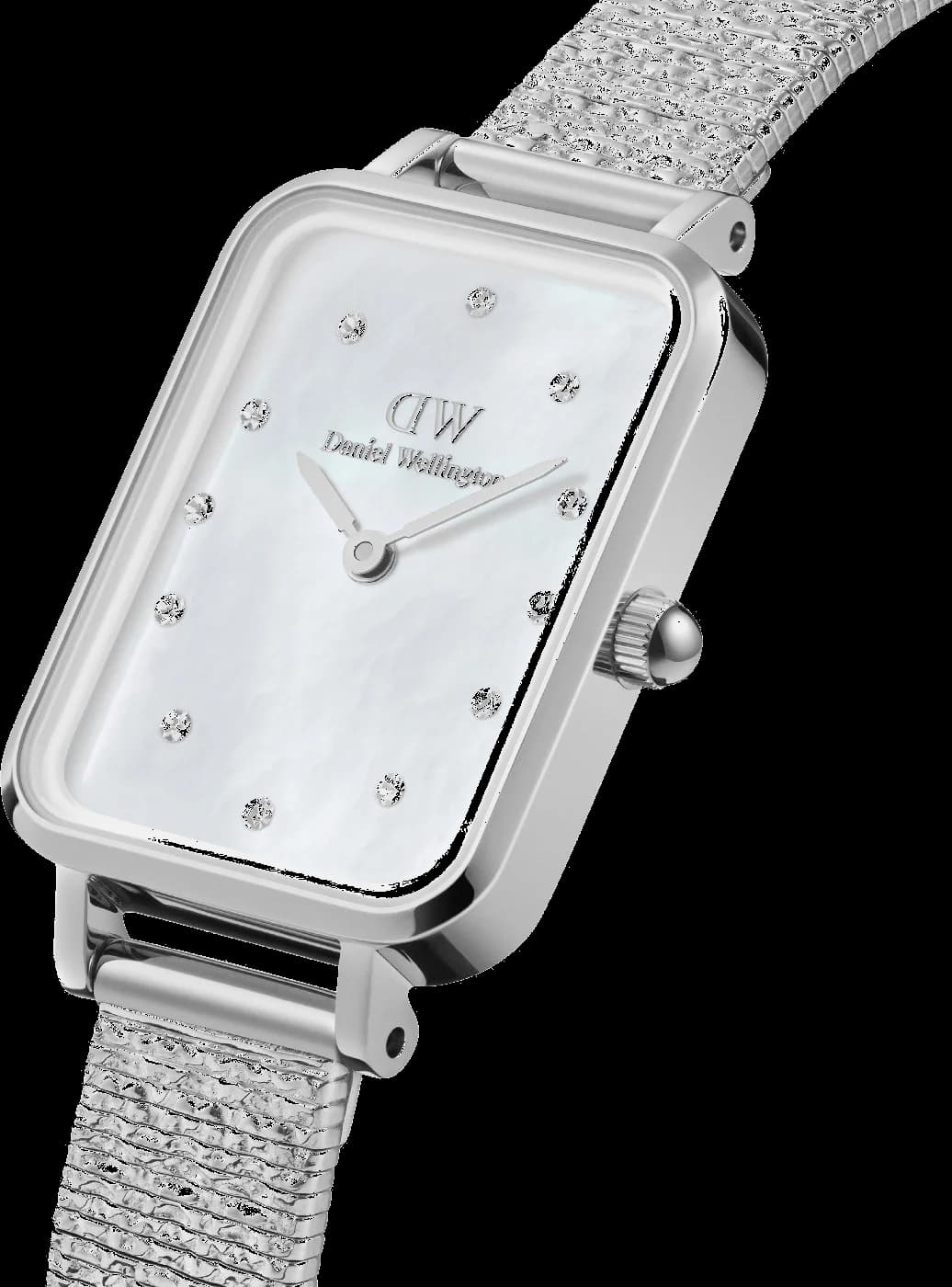Visage cadran Daniel Wellington DW00100580 avec finition pressée piano, aiguilles dorées et index linéaires argentés