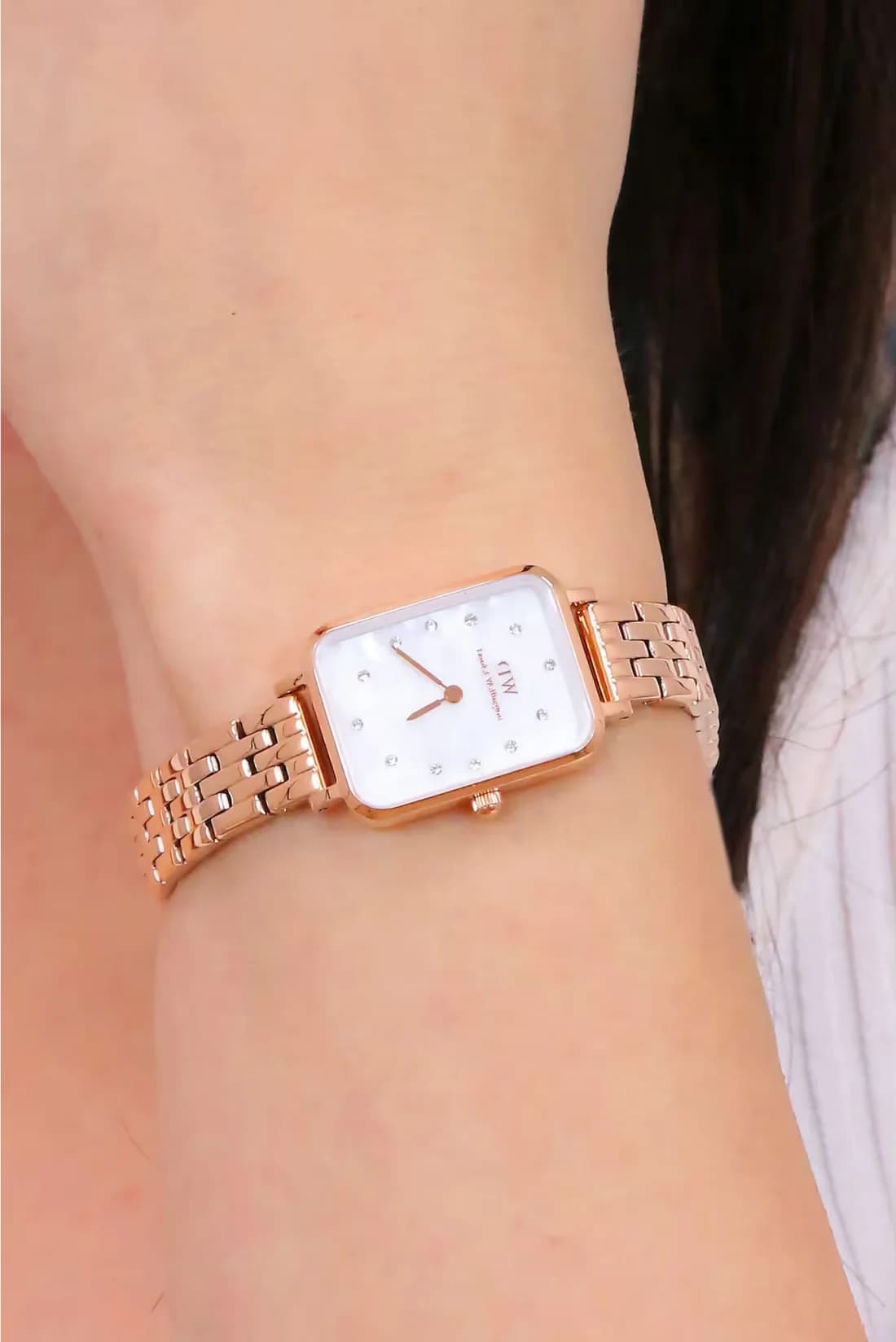 Lunette boîtier Daniel Wellington DW00100620 carrée en acier or rose PVD, verre minéral, profil fin 6 mm, étanche 3 ATM