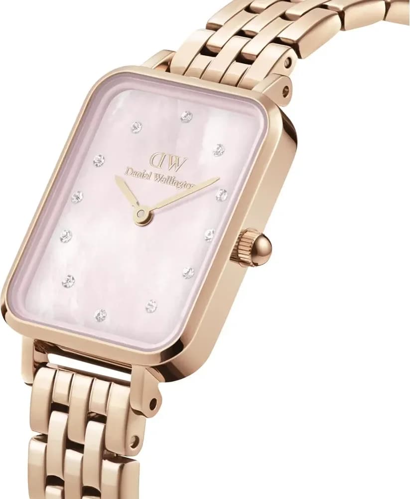 Visage cadran Daniel Wellington DW00100621 revele cadran nacre irisé avec index discrets et aiguilles fines dorées pour une lecture élégante