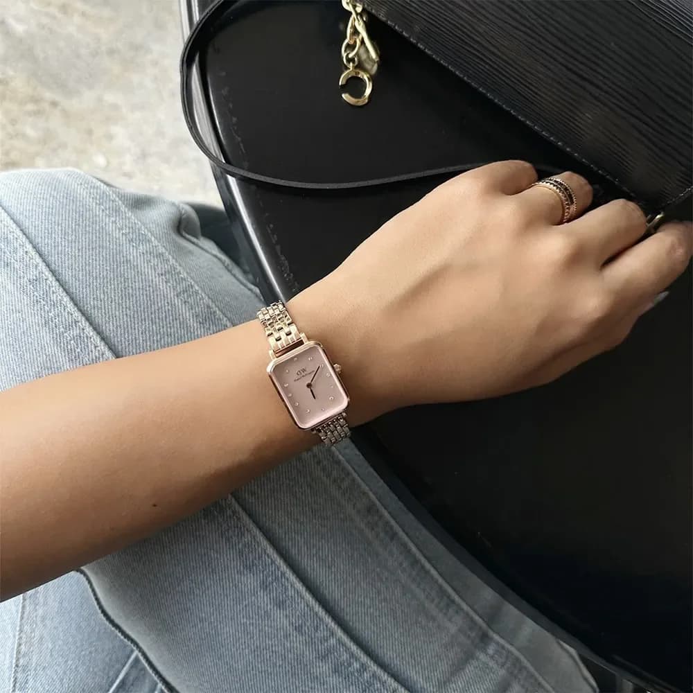Lunette boîtier Daniel Wellington DW00100621 affiche boîtier carré en acier inoxydable or rose finition polie avec lunette lisse