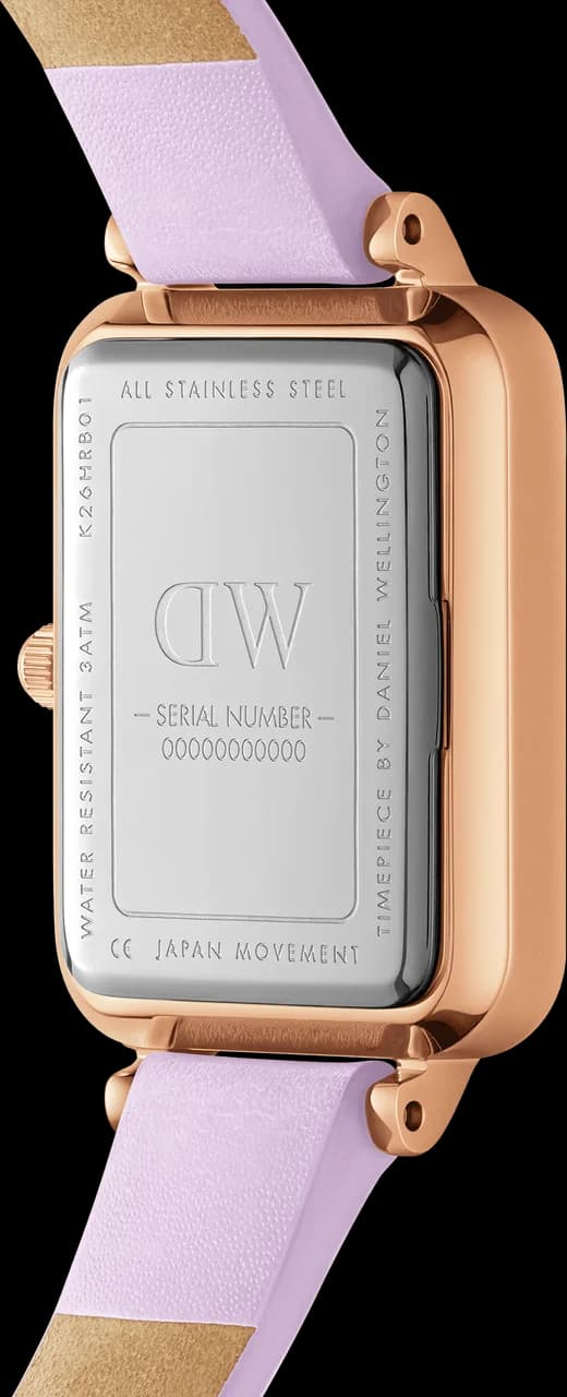 Attache bracelet Daniel Wellington DW00100637 en cuir violet lavande, fermoir ardillon classique et texture lisse