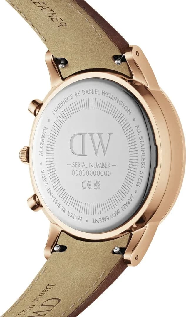 Attache bracelet Daniel Wellington DW00100640 en cuir marron, coutures contrastées, boucle ardillon en acier doré, finition vintage