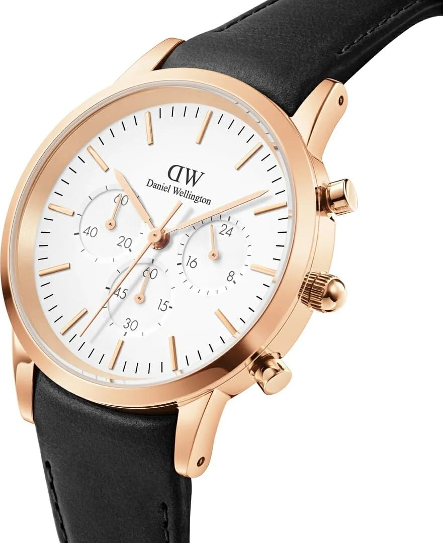 Visage cadran Daniel Wellington DW00100646 présentant trois sous-cadres pour minutes, secondes et date, index appliqués polis, aiguilles dauphine gold