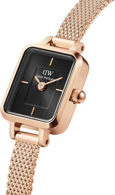 Visage cadran Daniel Wellington DW00100647 avec index bâtons dorés et aiguilles fines, design épuré sans complications