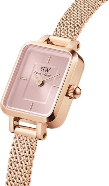 Visage cadran Daniel Wellington DW00100650 dévoile des index bâtons polis et aiguilles dauphine sur fond irisé