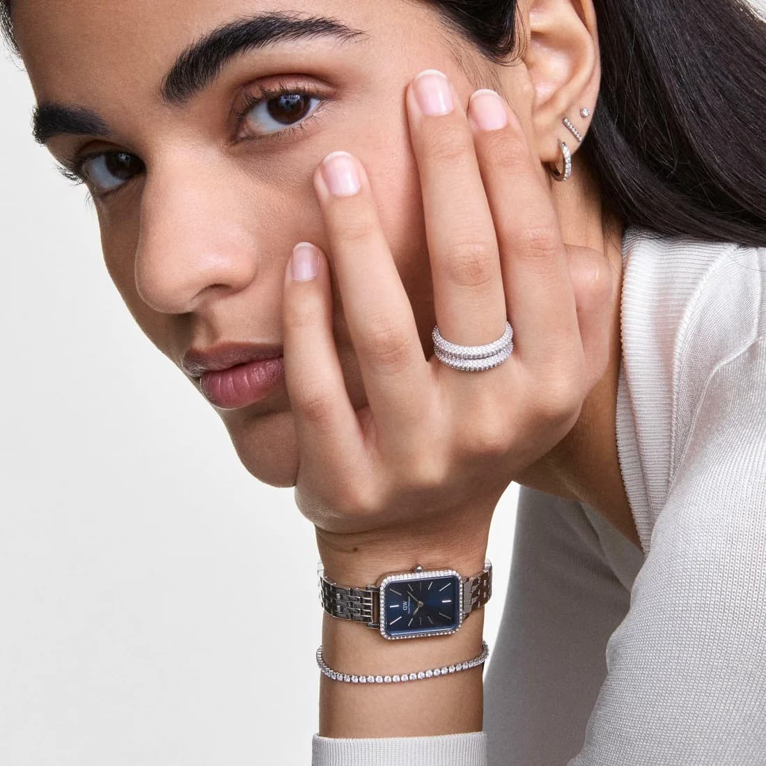Lunette boîtier Daniel Wellington DW00100670 en acier argenté poli avec lunette fine lisse et fond fermé vissé