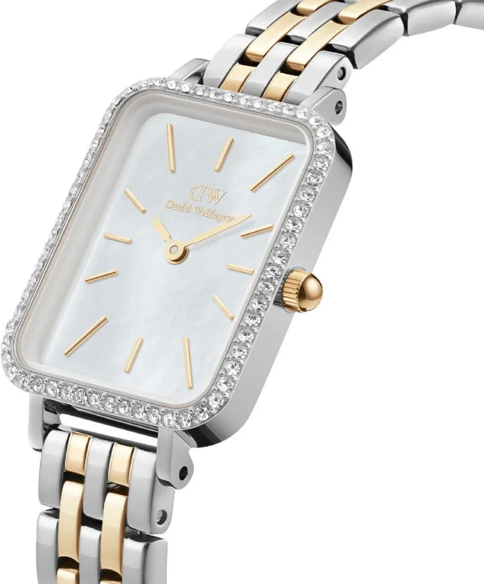Visage cadran Daniel Wellington DW00100671 avec index bâtons et aiguilles dorés, guichet date à 3h