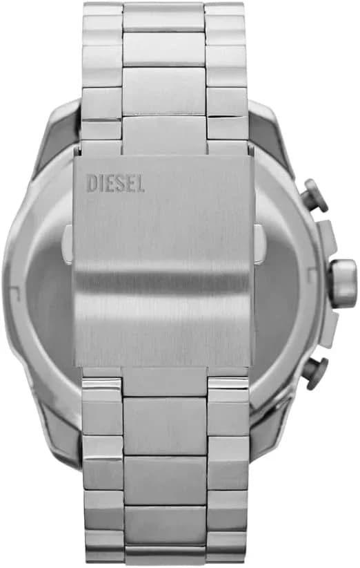 Attache bracelet Diesel DZ4308 en acier inoxydable brossé avec fermoir déployant double sécurité, maillons larges et robustes