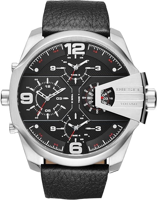 Garde-temps Diesel DZ7376 arborant un imposant cadran noir texturé aux accents rouges et aiguilles squelette