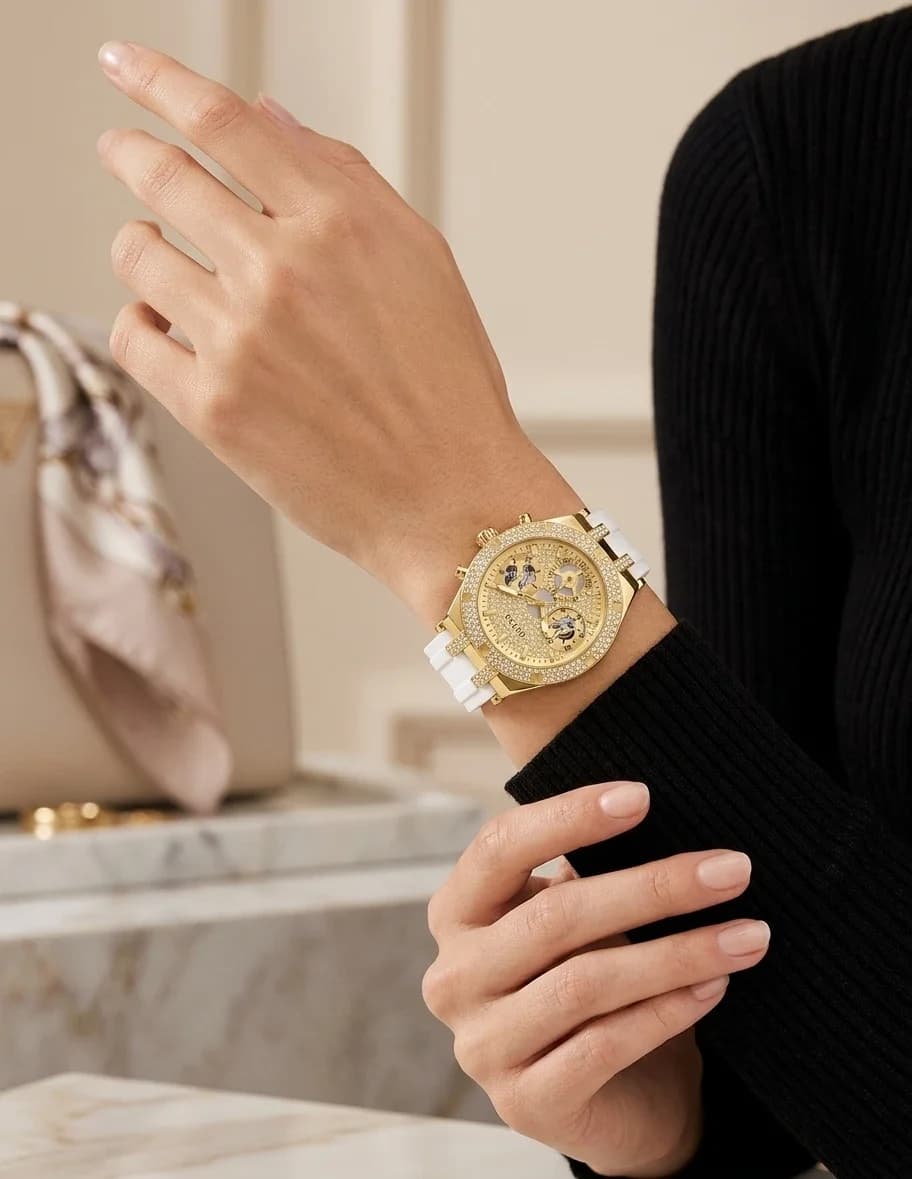 Montre Guess GW0407L2 femme détail bracelet silicone
