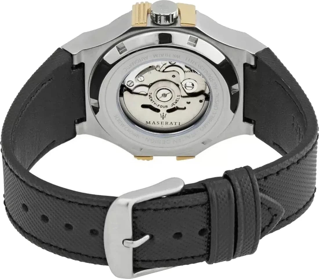 Zoom sur le cadran argent du Maserati R8821108011