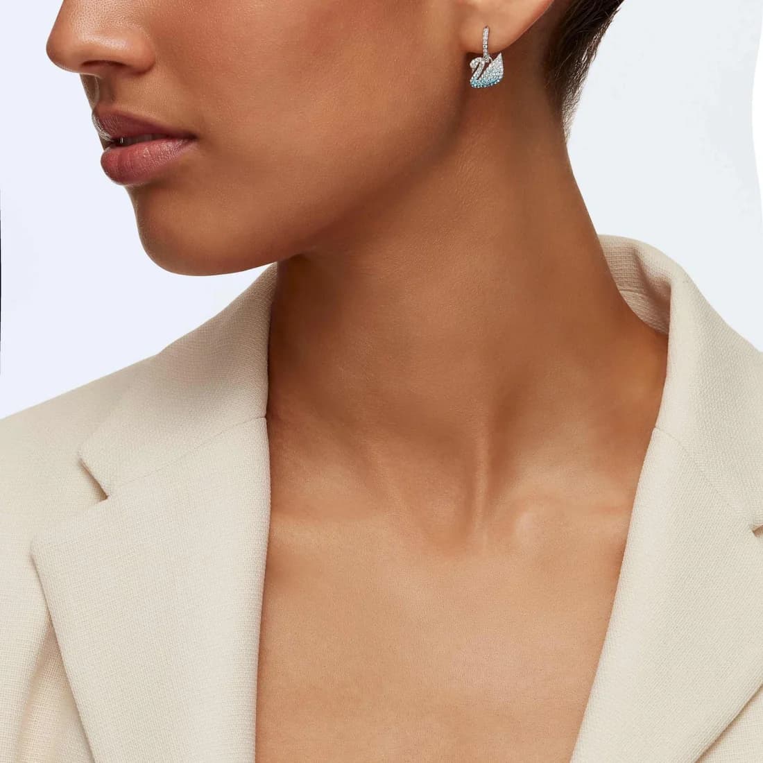 Boucles d'oreilles Swarovski Iconic Swan Lake 5512577 en bleu pour femme, plaqué rhodium et micropavé vue 2
