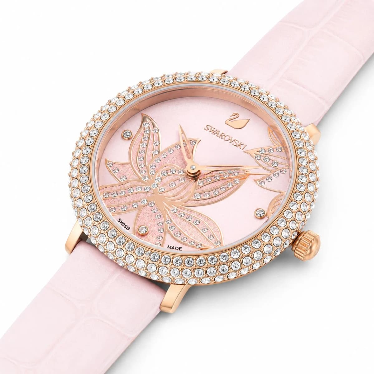 Visage cadran Swarovski 5575217 dévoile index baguettes, aiguilles dauphine, guichet date à 3h